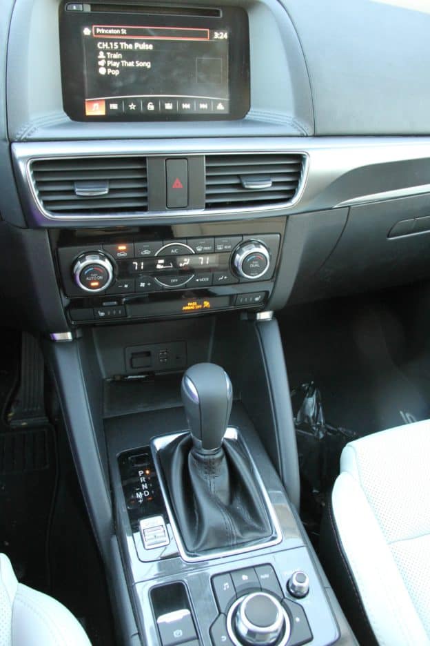 Mazda CX 5 Center console