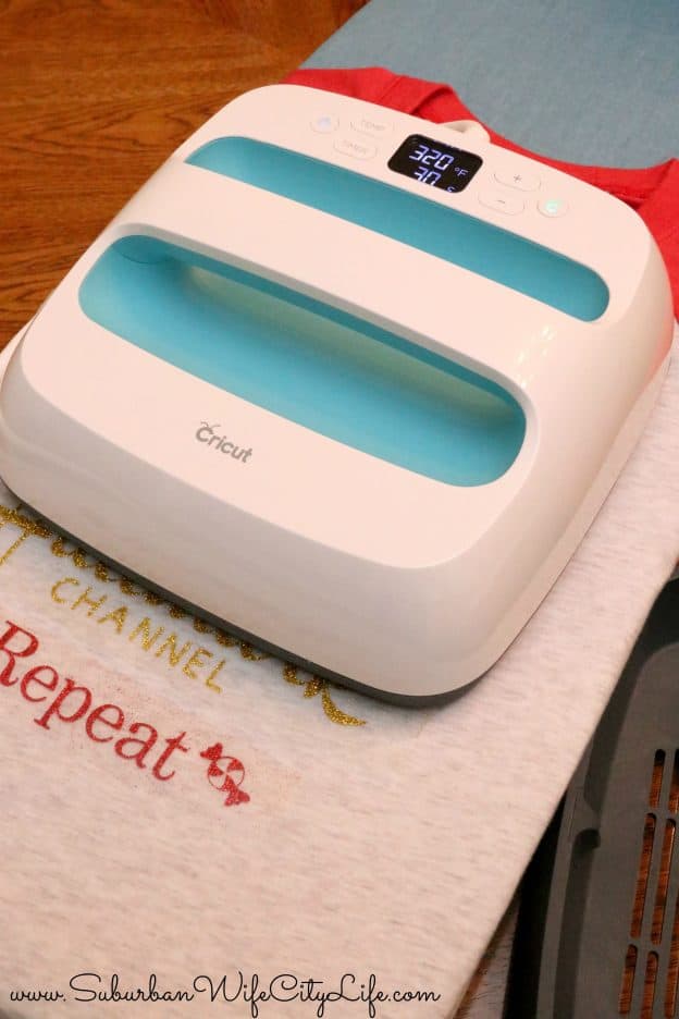 Christmas Checklist shirt with Cricut Easy Press